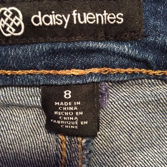 NWT DAISY FUENTES EMBROIDERED FLORAL JEANS - Picture 6 of 8